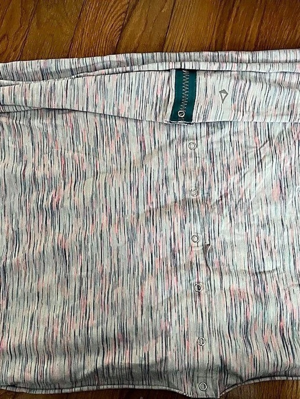Lululemon iviva Abstract button scarf in Gray & Pink Like New